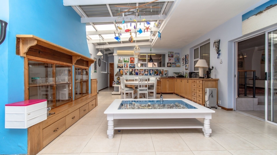 5 Bedroom Property for Sale in Sandbaai Western Cape